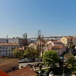Elegant & Renovated 2 Bedrooms Duplex In The Historic Area