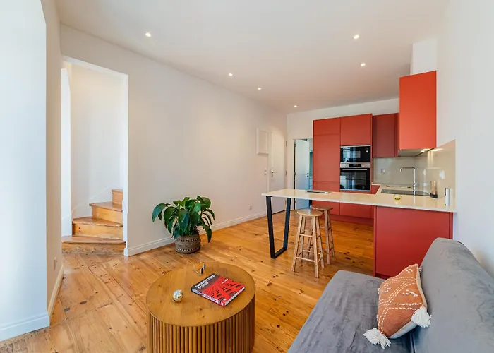 Elegant & Renovated 2 Bedrooms Duplex In The Historic Area