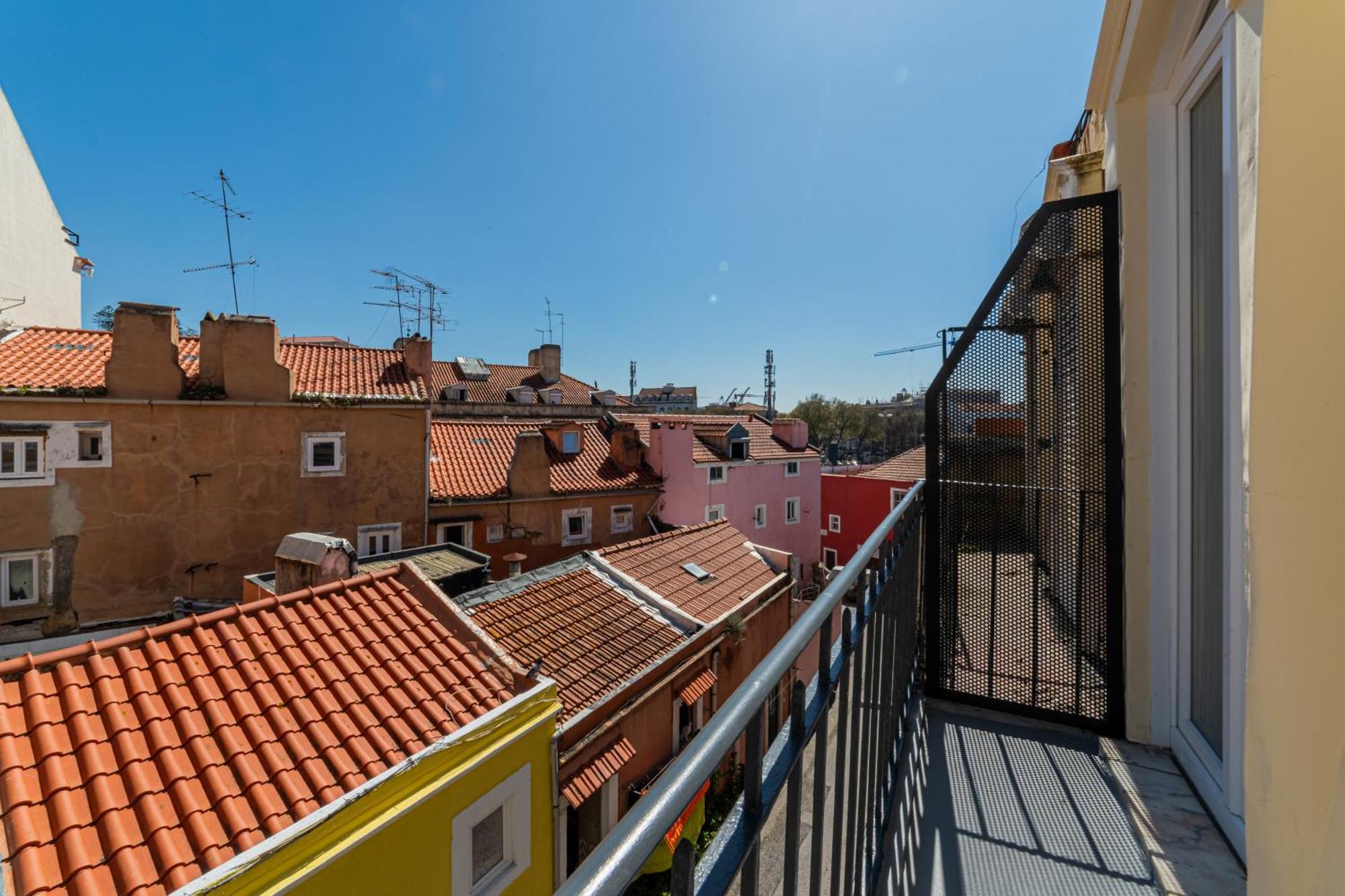 Elegant & Renovated 2 Bedrooms Duplex In The Historic Area
