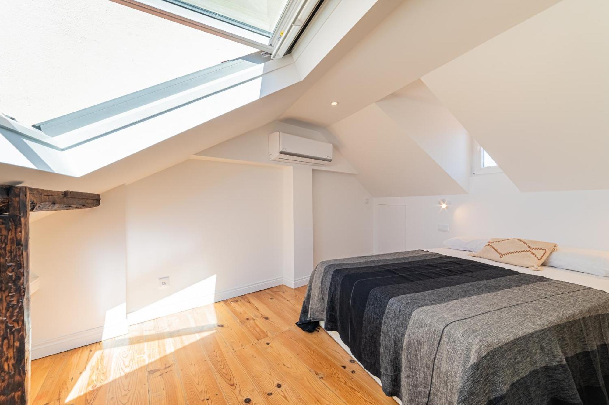 Elegant & Renovated 2 Bedrooms Duplex In The Historic Area Apartamento Lisboa